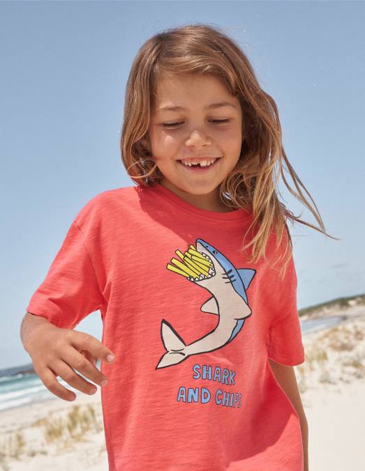 Boden vêtements confiture de requin rouge bébé t-shirt humoristique imprimé LB2X3378