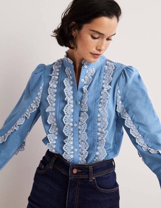 Boden vêtements Bleu Riviera femmes blouse brodée à manches volantées LB2X1889