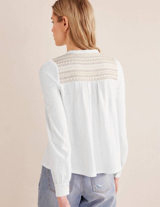 Boden vêtements broderie ivoire et or femmes chemise brodée à empiècement smocké LB2X1275