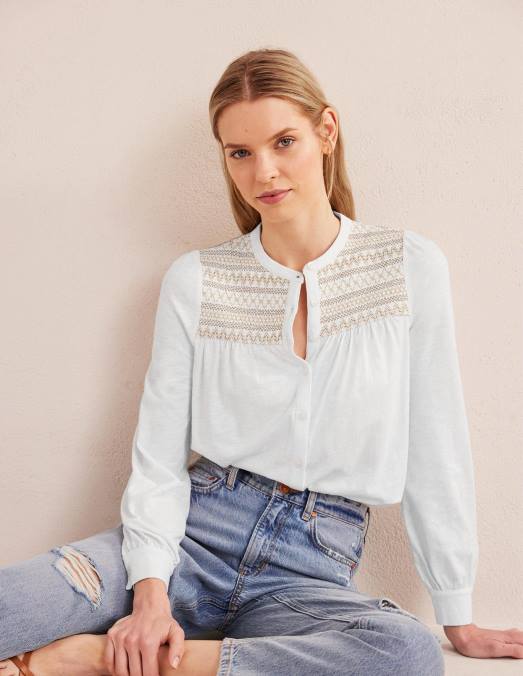 Boden vêtements broderie ivoire et or femmes chemise brodée à empiècement smocké LB2X1275