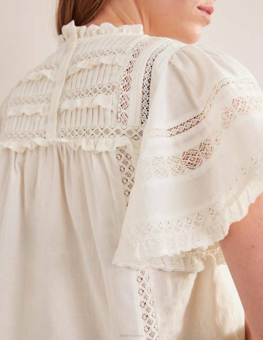 Boden vêtements Ivoire femmes haut à détails de bordure à manches flottantes LB2X1221