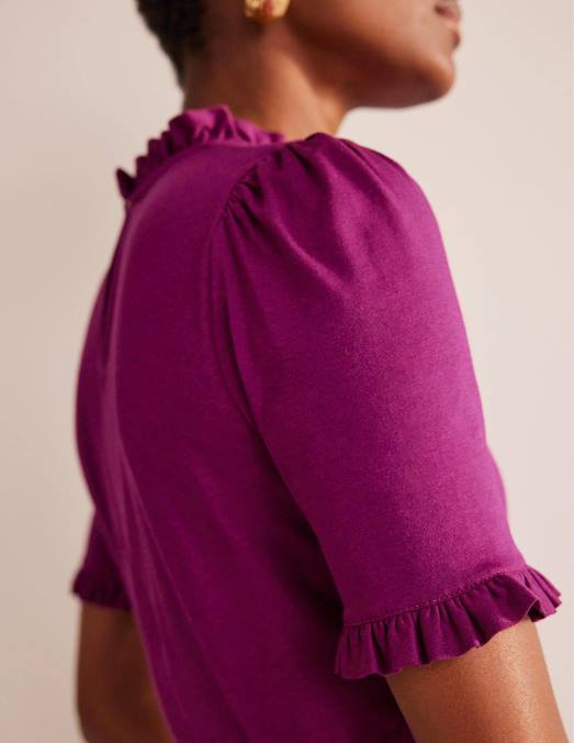 Boden vêtements baie de prune femmes t-shirt ultra doux à volants LB2X95