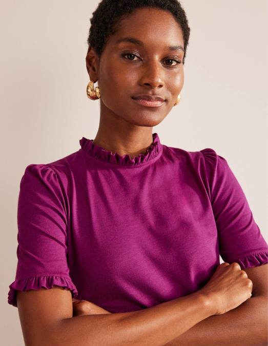 Boden vêtements baie de prune femmes t-shirt ultra doux à volants LB2X95