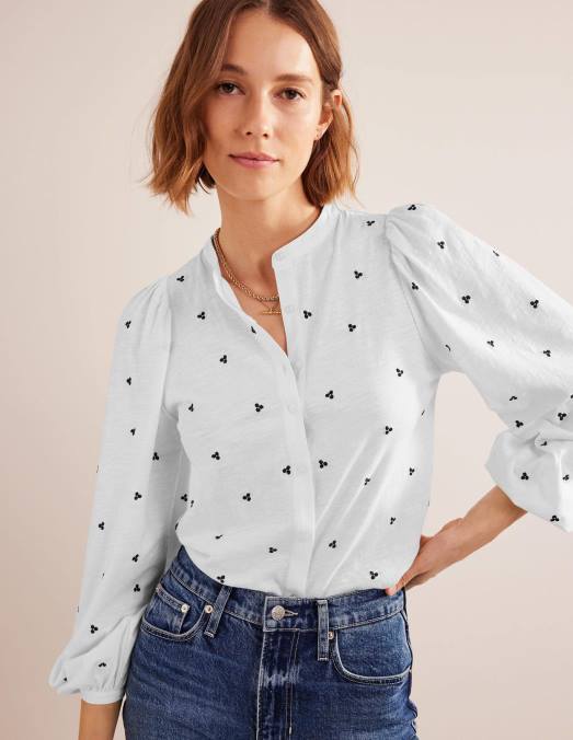 Boden vêtements broderie blanche et bleue femmes haut brodé à manches longues LB2X1464