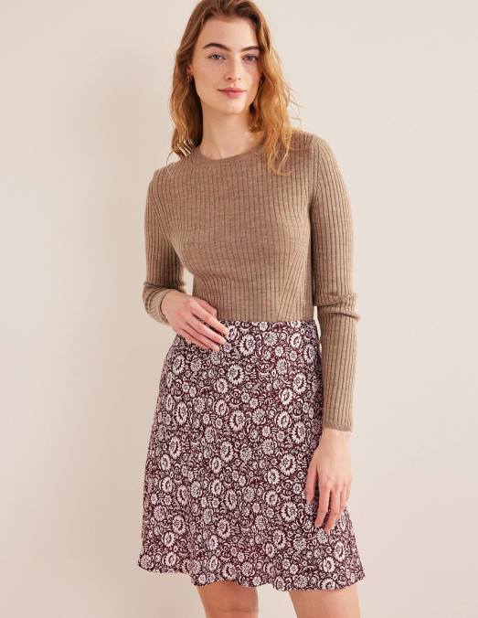 Boden vêtements bordeaux foncé et cascade de fleurs femmes mini-jupe en crêpe biaisée LB2X1090