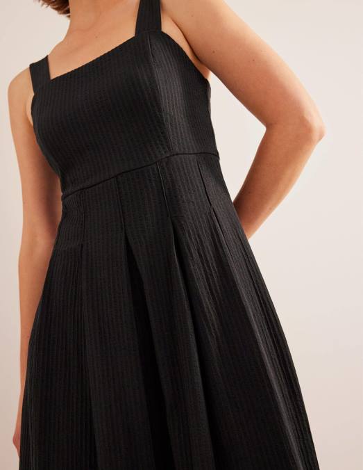 Boden vêtements noir femmes robe midi à bretelles en seersucker LB2X998