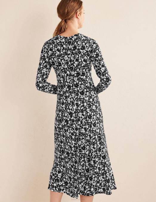 Boden vêtements silhouette noire et fleurie femmes robe mi-longue à col rond LB2X1511