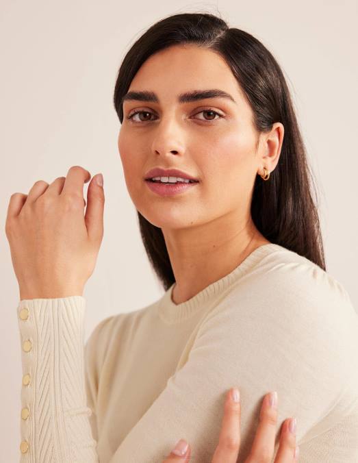 Boden vêtements ivoire chaud femmes pull en mérinos à poignets boutonnés LB2X1971