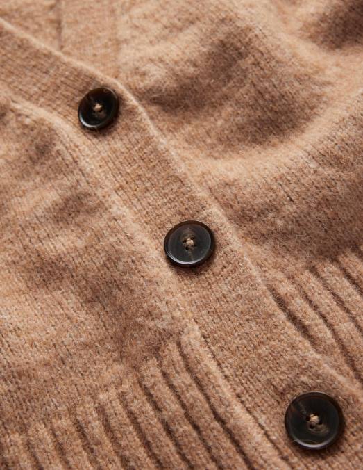 Boden vêtements mélange de chameau femmes cardigan court duveteux à col V LB2X1817