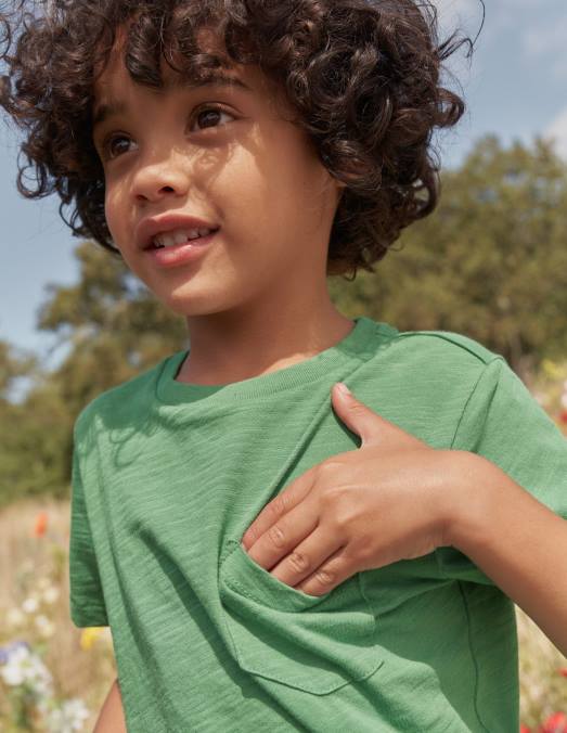 Boden vêtements vert safari garçons t-shirt flammé délavé LB2X870