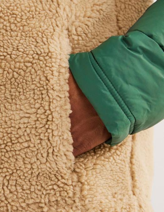 Boden vêtements vert chasseur/écru Hommes veste boutonnée en sherpa LB2X3581